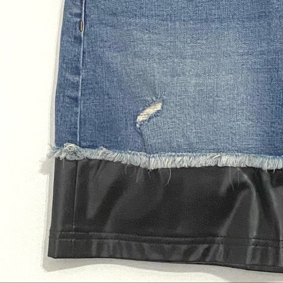 BLANK NYC Distressed Denim and Black Faux Leather Stretchy Mini Skirt Size: 27 - Picture 4 of 12